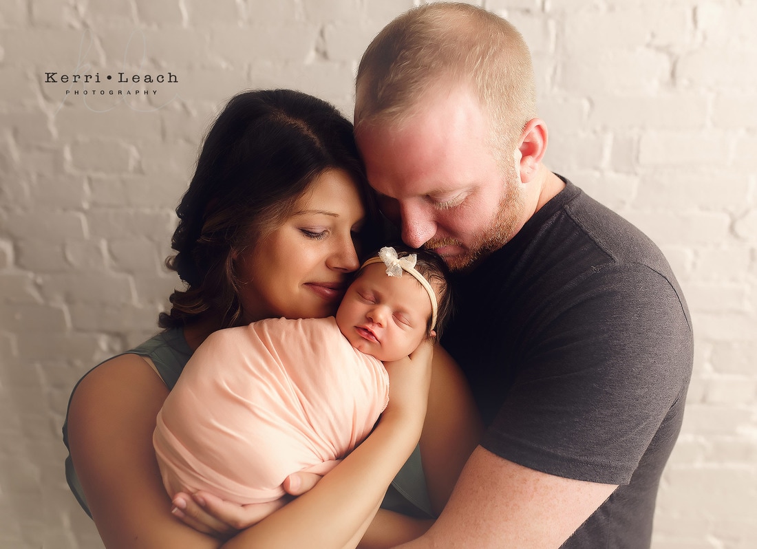  Newborn poses | Newborn pose ideas | Newborn photography | Kerri Leach Photography | Newborns | Evansville IN Newborn photographer | Indiana newborn photographer