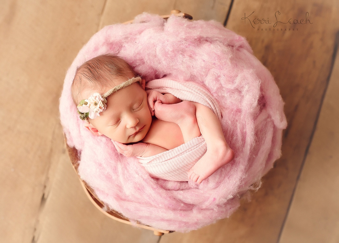 Evansville, IN Newborn photographer | Newborn session Newburgh, IN | Indiana newborn photographer | Newborn session poses | Newborn photography